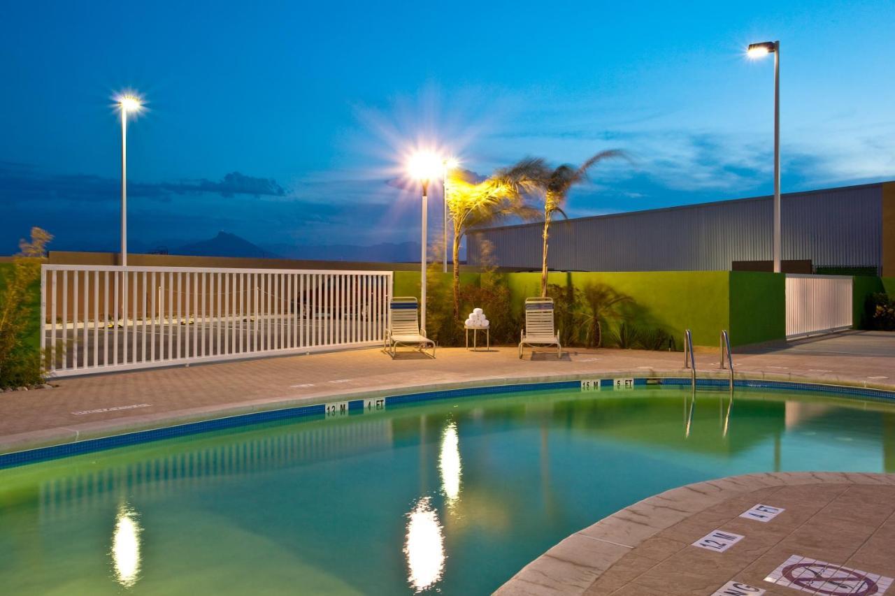 Holiday Inn Express & Suites Monterrey Aeropuerto By Ihg Apodaca Екстер'єр фото